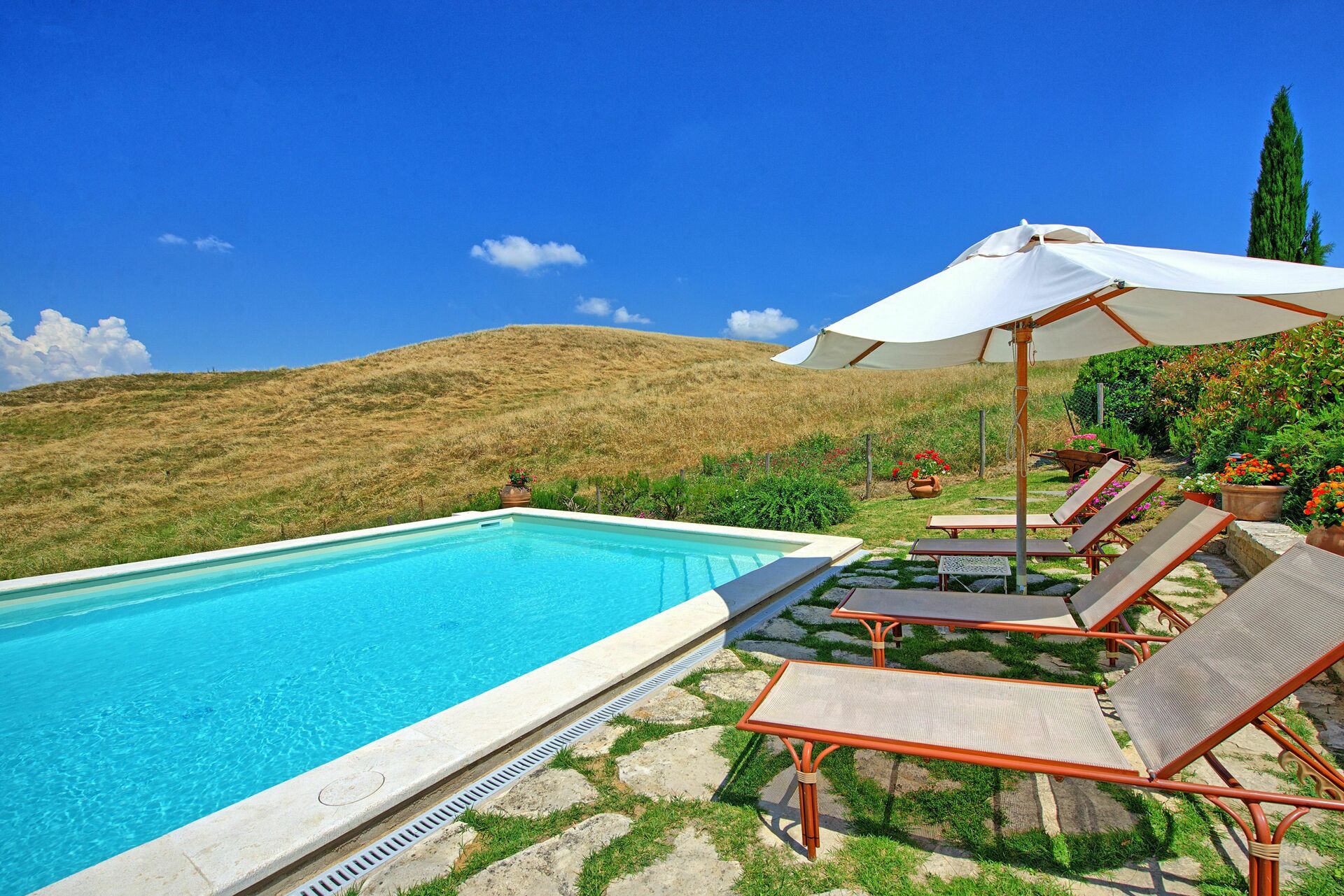 467_bf24e65_Villa Castelmuzio vrijstaande villa met privé zwembad in het schitterende gebied Crete Senesi, Siena, Toscane (22)